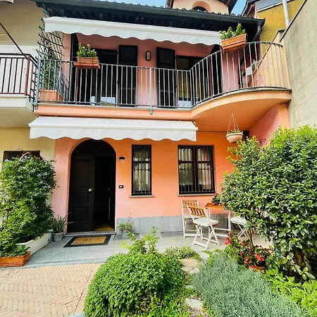 Casa Caroli, Charme E Comfort Nel Cuore Di * 阿尔巴