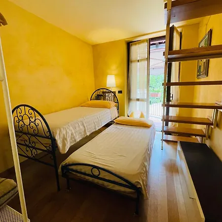 Casa Caroli, Charme E Comfort Nel Cuore Di Tatil Evi Alba (Piedmont)