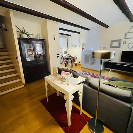 Casa Caroli, Charme E Comfort Nel Cuore Di 度假居 阿尔巴