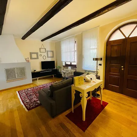 度假居 Casa Caroli, Charme E Comfort Nel Cuore Di 阿尔巴