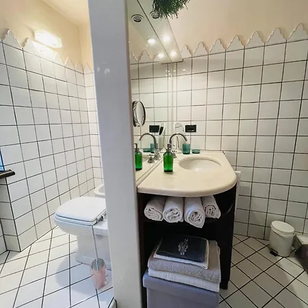 Feriehus Casa Caroli, Charme E Comfort Nel Cuore Di Alba (Piedmont)