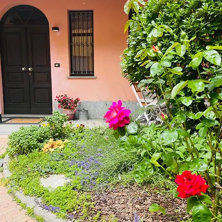 Casa Caroli, Charme E Comfort Nel Cuore Di Tatil Evi Alba (Piedmont)