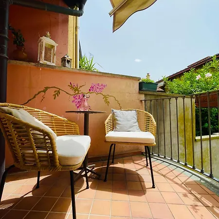 Casa Caroli, Charme E Comfort Nel Cuore Di * 阿尔巴