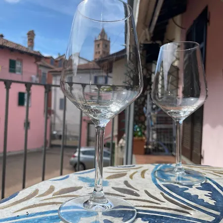 Tatil Evi Casa Caroli, Charme E Comfort Nel Cuore Di Alba (Piedmont)