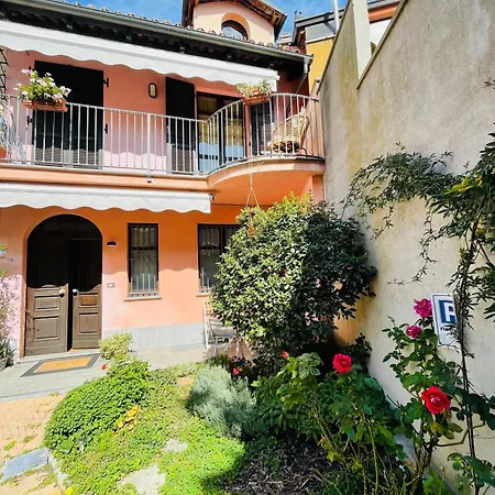 Casa Caroli, Charme E Comfort Nel Cuore Di 阿尔巴