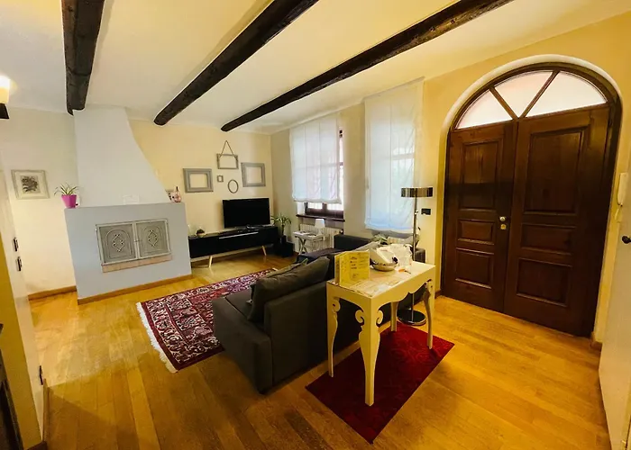 Holiday home Casa Caroli, Charme E Comfort Nel Cuore Di Alba (Piedmont)