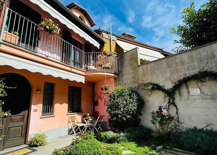 Casa Caroli, Charme E Comfort Nel Cuore Di Alba (Piedmont)
